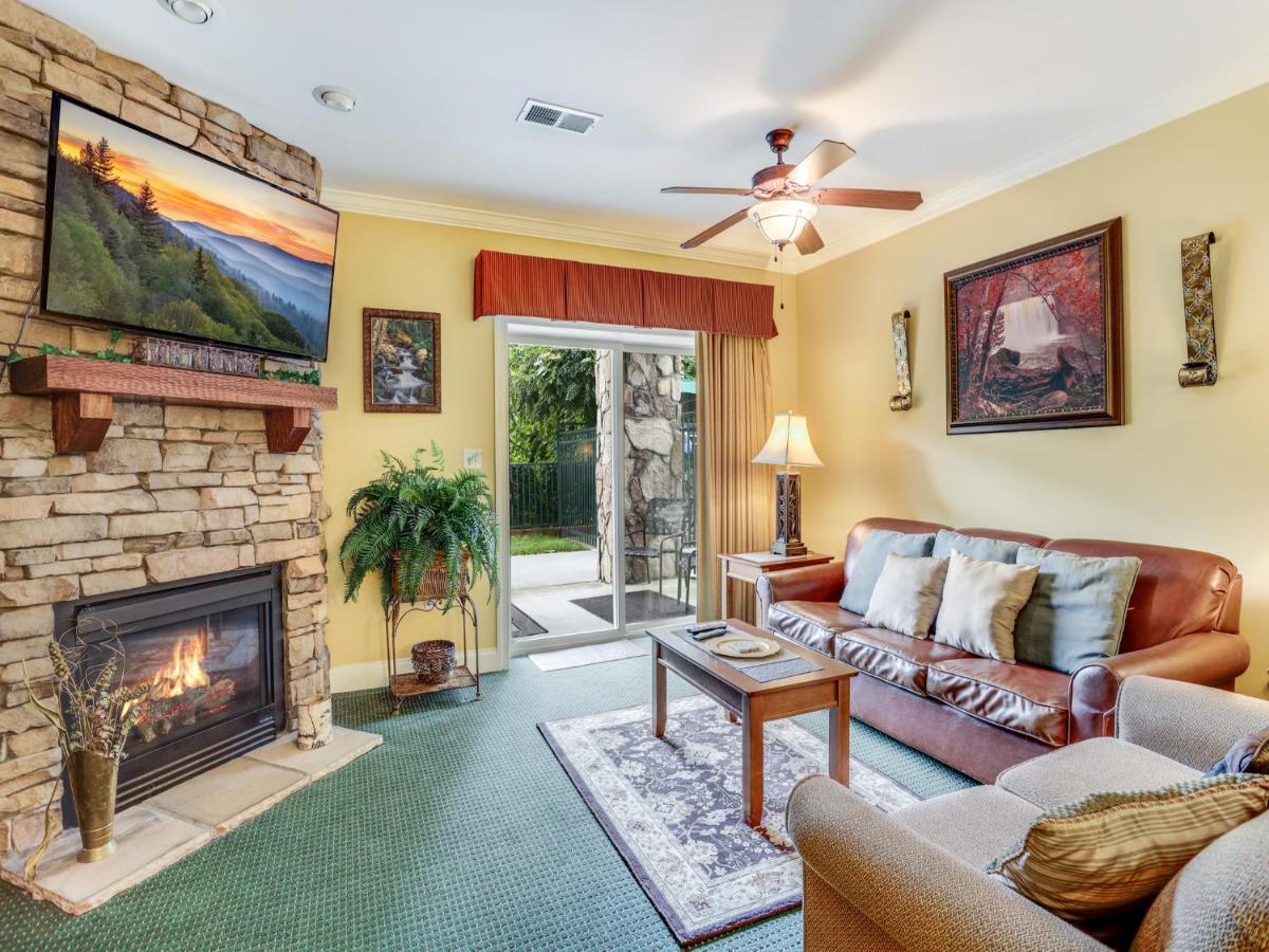 Downtown Delight, 2 Bedrooms, Pool, Hot Tub, Sleeps 6 Gatlinburg Extérieur photo