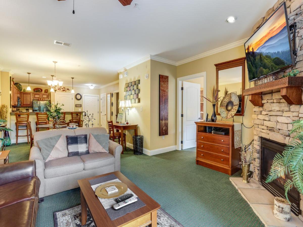 Downtown Delight, 2 Bedrooms, Pool, Hot Tub, Sleeps 6 Gatlinburg Extérieur photo