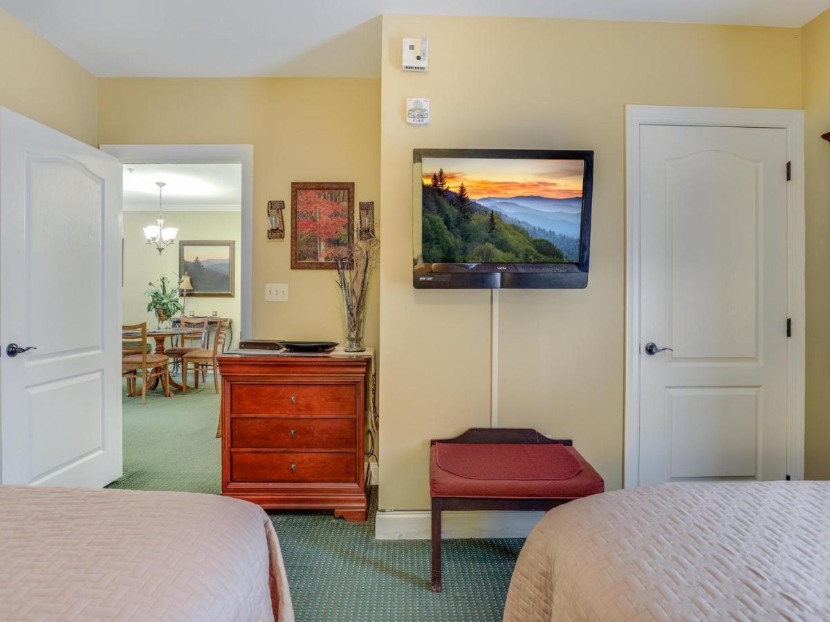 Downtown Delight, 2 Bedrooms, Pool, Hot Tub, Sleeps 6 Gatlinburg Extérieur photo