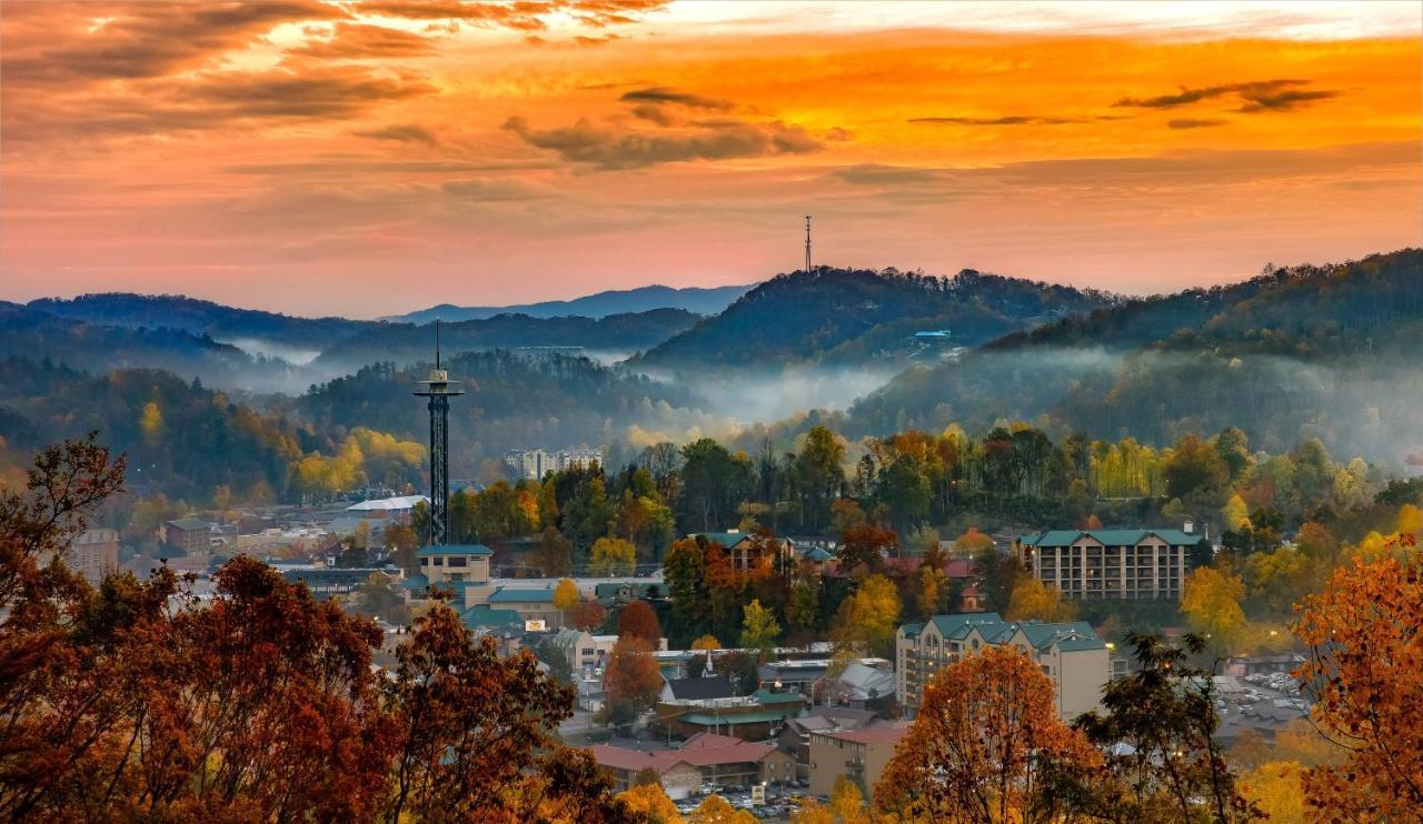 Downtown Delight, 2 Bedrooms, Pool, Hot Tub, Sleeps 6 Gatlinburg Extérieur photo