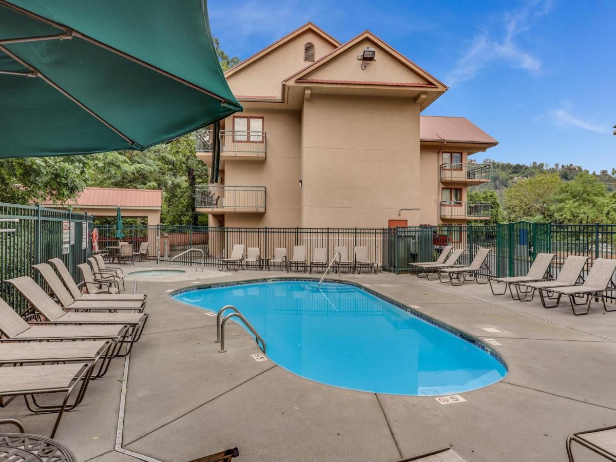 Downtown Delight, 2 Bedrooms, Pool, Hot Tub, Sleeps 6 Gatlinburg Extérieur photo