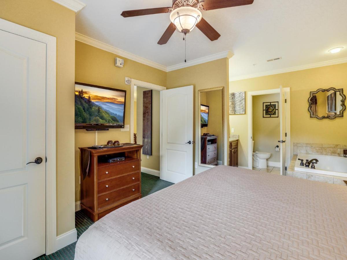 Downtown Delight, 2 Bedrooms, Pool, Hot Tub, Sleeps 6 Gatlinburg Extérieur photo