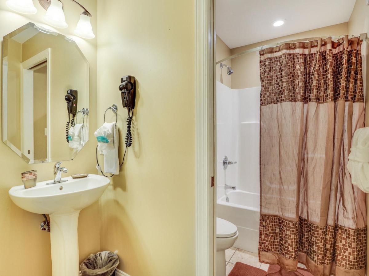Downtown Delight, 2 Bedrooms, Pool, Hot Tub, Sleeps 6 Gatlinburg Extérieur photo