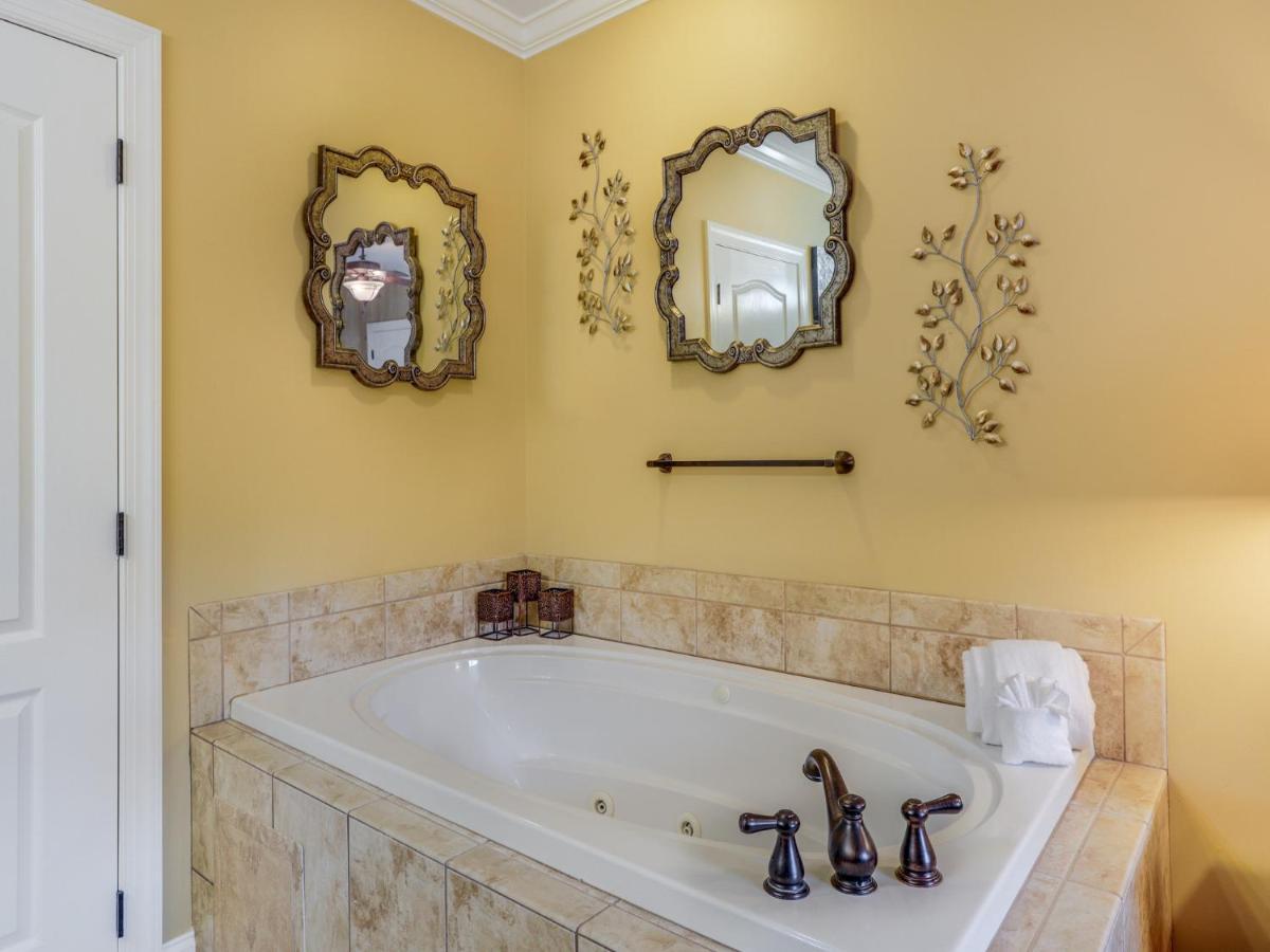 Downtown Delight, 2 Bedrooms, Pool, Hot Tub, Sleeps 6 Gatlinburg Extérieur photo